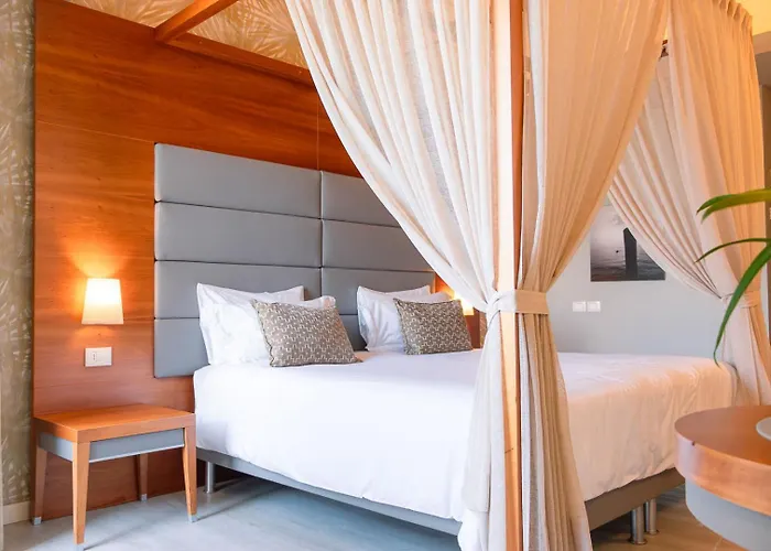 科尔特瓦里尔酒店 4*