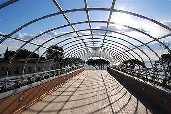 科尔特瓦里尔酒店 4*