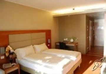 科尔特瓦里尔酒店 4*